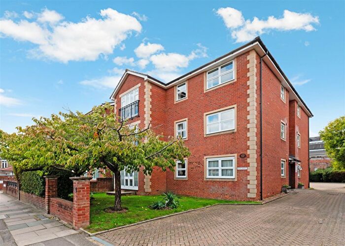 2 Bedroom Flat To Rent In South Park Road, Wimbledon, SW19