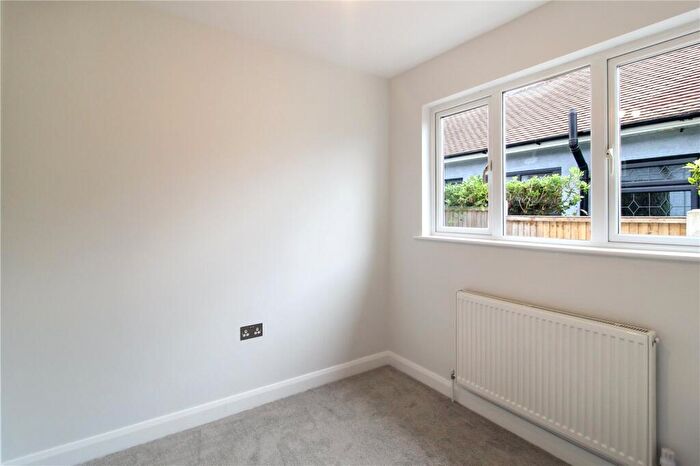 3 Bedroom Bungalow For Sale In Bridgwater Drive, Westcliff-on-Sea, Essex, SS0