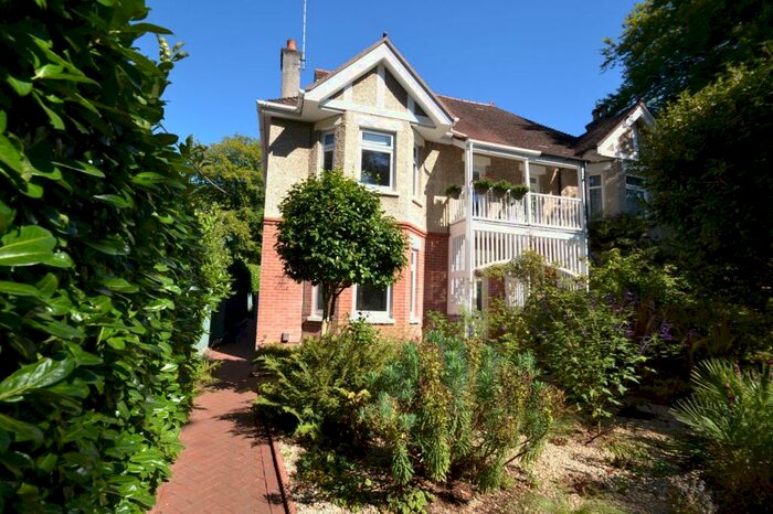 2 Bedroom Flat To Rent In Broadstone, BH18