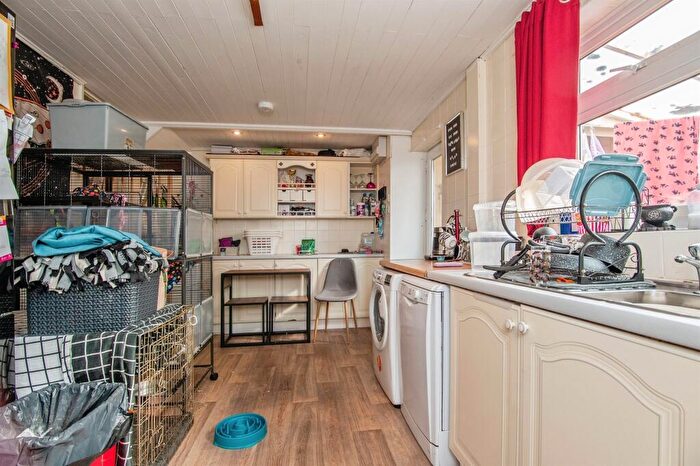 3 Bedroom End Of Terrace House For Sale In Cheaton Close, Leominster, HR6
