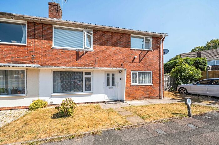 2 Bedroom Maisonette For Sale In Cranbourne Lane, Basingstoke, Hampshire, RG21