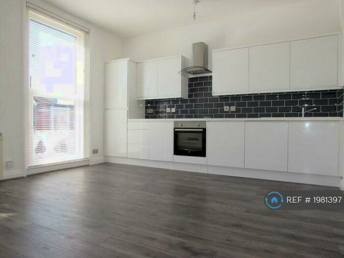 1 Bedroom Flat To Rent In St. Andrews Road, Southsea, PO5