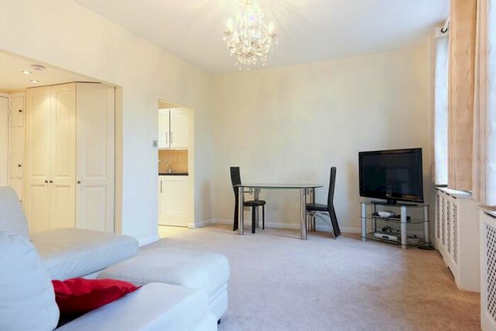 1 Bedroom Flat To Rent In Avenfield House, Park Lane, Mayfair, W1K