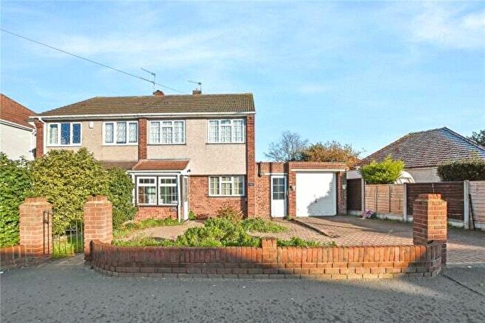 3 Bedroom Semi-Detached House To Rent In Long Lane, Bexleyheath, DA7