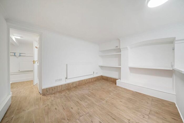 Flat To Rent In Muswell Hill, London, N10