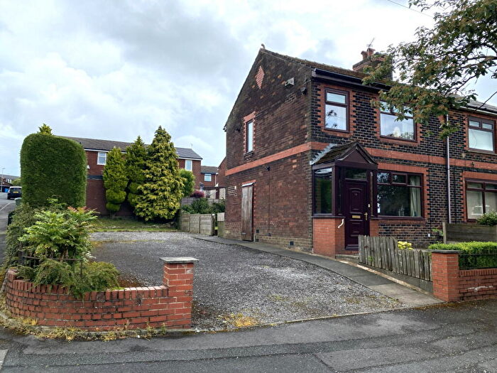 3 Bedroom Semi-Detached House For Sale In , Sunfield Avenue, Moorside, OL4