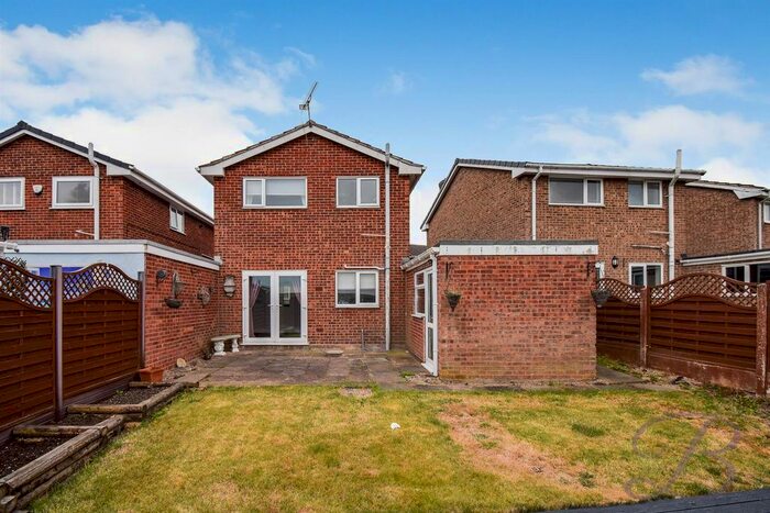 3 Bedroom Link Detached House To Rent In Douglas Road, Forest Town, Mansfield, NG19