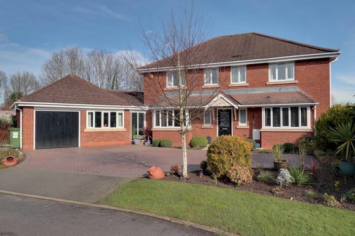 4 Bedroom Detached House For Sale In Queens Road, Calf Heath, Wolverhampton, WV10