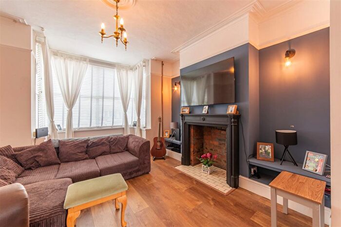 3 Bedroom End Of Terrace House For Sale In Grove Estate, Pontnewynydd, Pontypool, NP4
