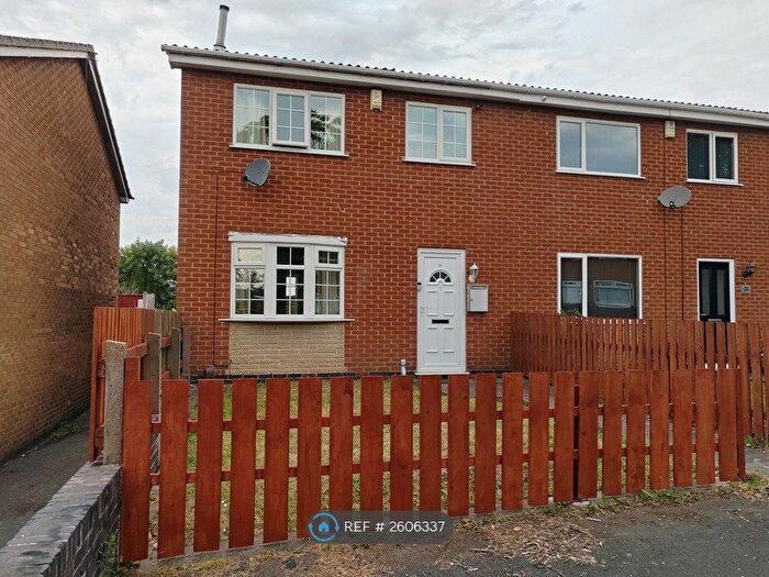 3 Bedroom End Of Terrace House To Rent In Madryn Walk, Nottingham, NG5