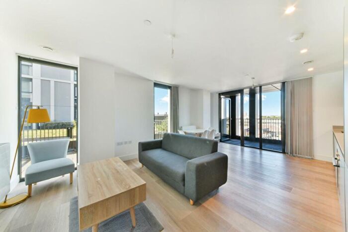 3 Bedroom Apartment To Rent In Malt House, Barley Lane, London, E15