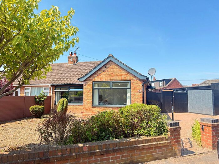 2 Bedroom Semi-Detached Bungalow For Sale In Elmpark Vale, York, YO31