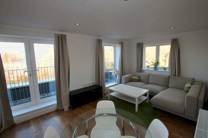 2 Bedroom Apartment To Rent In Elm Walk Place, Cranmer Street, NG3