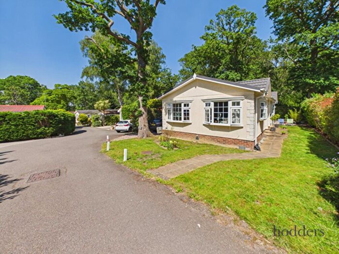 2 Bedroom Park Home For Sale In Lyne, Surrey, KT16