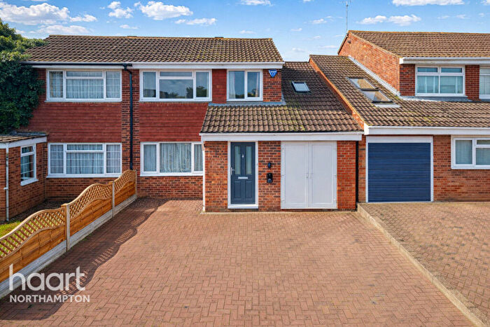 4 Bedroom Semi Detached House For Sale In Smither Way, Northampton, NN7