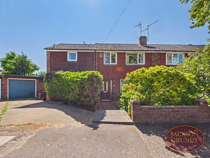 4 Bedroom Semi-detached House For Sale In Bradden Close, Kingsthorpe, NN2