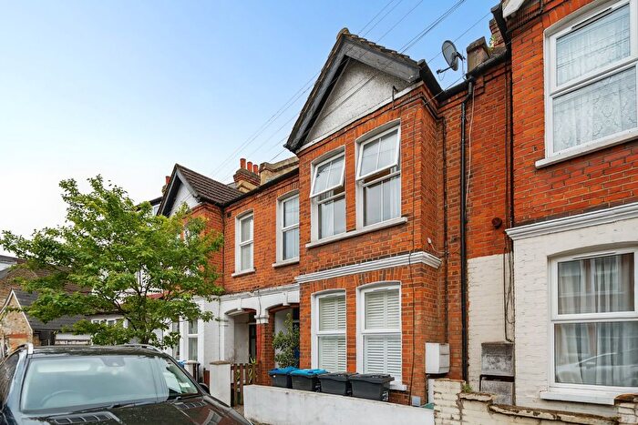 3 Bedroom Flat For Sale In College Road, London, SW19