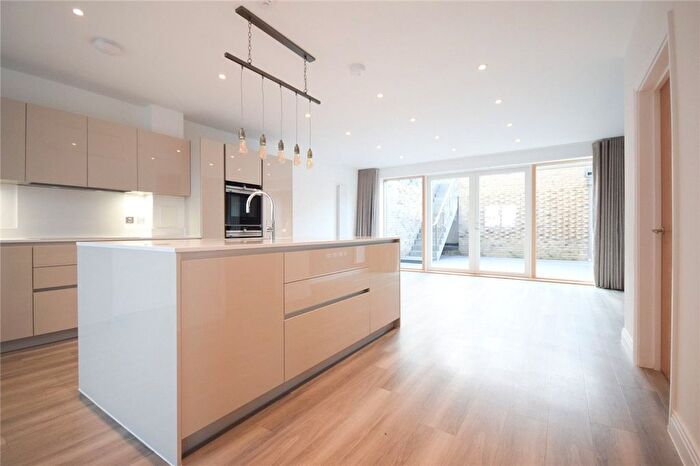 5 Bedroom Terraced House To Rent In Pinnington Close, Trumpington, Cambridge, CB2