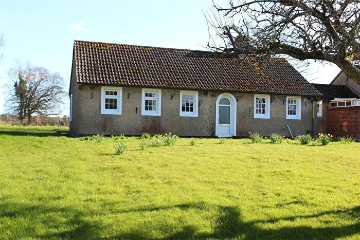 3 Bedroom Detached Bungalow To Rent In Dummer, Basingstoke, RG25