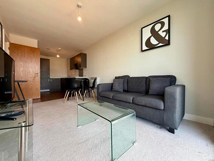 1 Bedroom Apartment To Rent In Bridgewater Point, Salford, M5