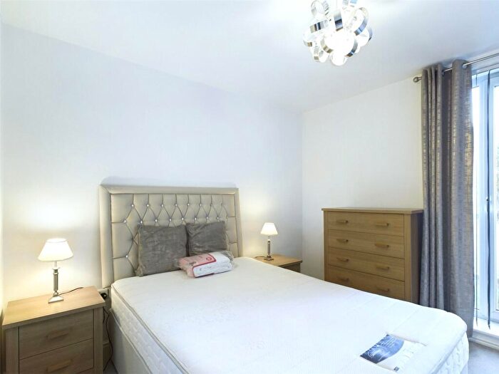 2 Bedroom Apartment To Rent In Arneil Drive, Crewe Toll, Edinburgh, EH5