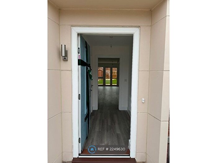 3 Bedroom Semi-Detached House To Rent In Warner Drive, Chelmsford, CM1