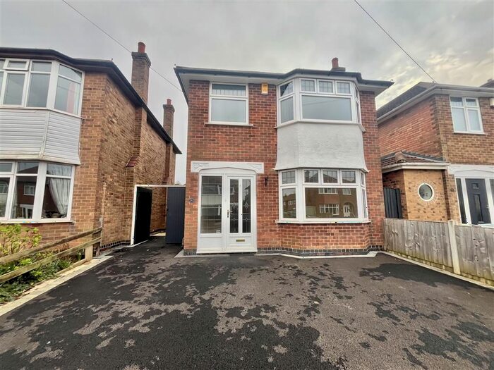 3 Bedroom Property To Rent In Runswick Drive, Wollaton, Nottingham, NG8