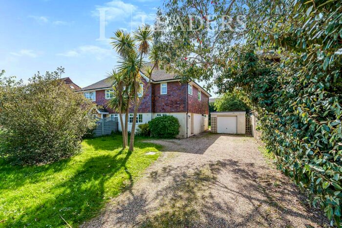 3 Bedroom Semi-Detached House To Rent In Bay Estate, PO21