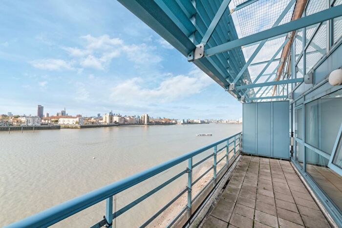 2 Bedroom Flat To Rent In Arnhem Wharf, Canary Wharf, E14