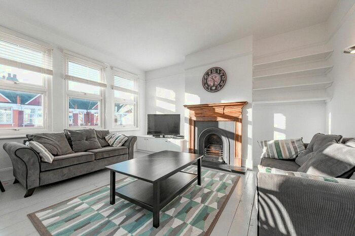 2 Bedroom Flat To Rent In Ivy Road, Cricklewood, London, NW2