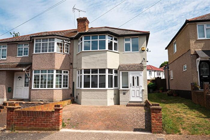 3 Bedroom Semi-Detached House To Rent In Drayton Gardens, West Drayton, UB7