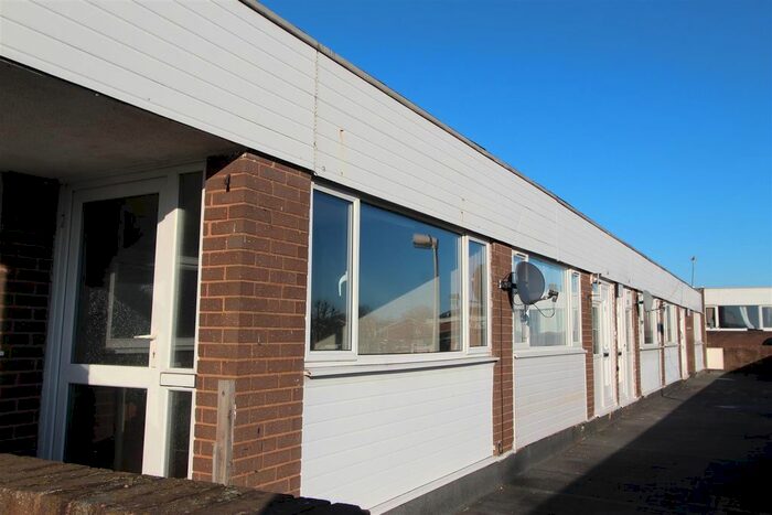 2 Bedroom Flat To Rent In Stroud Avenue, Willenhall, WV12