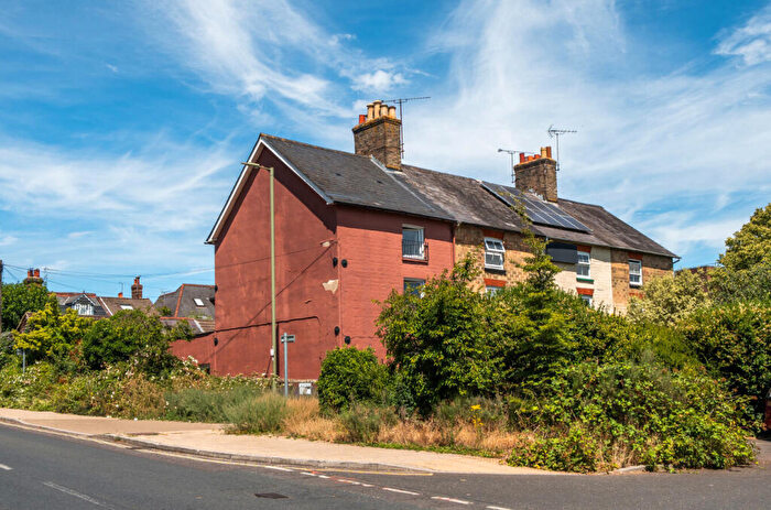 3 Bedroom End Of Terrace House For Sale In Paper Mill Lane, Alton, Hampshire, GU34