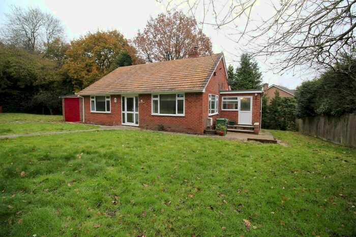 3 Bedroom Bungalow To Rent In West Street, Tadley RG26