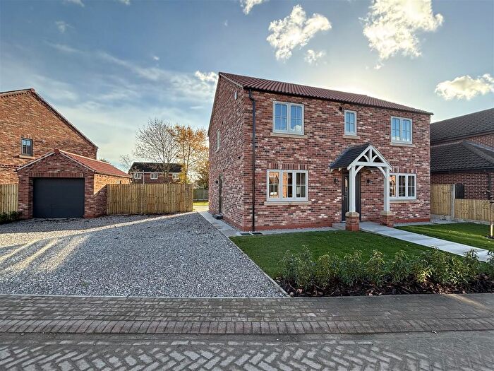 4 Bedroom Detached House For Sale In Holmes Park, Eastrington, DN14