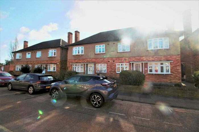 2 Bedroom Maisonette Flat To Rent In Chalforde Gardens, Romford, Romford, RM2