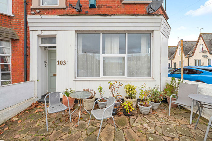 2 Bedroom Flat For Sale In Pier Avenue, Herne Bay, Kent, CT6