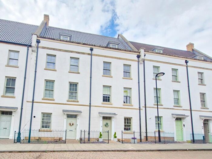4 Bedroom Terraced House For Sale In Black Cat Street, Northampton, NN5