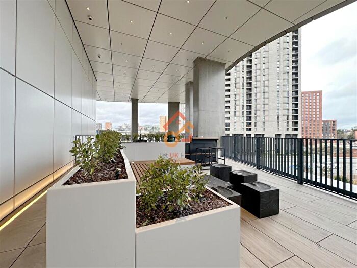 2 Bedroom Flat To Rent In Vista River Tower, Trinity Way, Manchester, M3