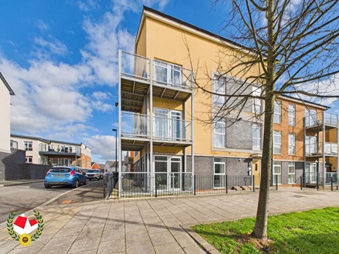 2 Bedroom Flat To Rent In Hitchings Leaze, Patchway, Bristol, BS34
