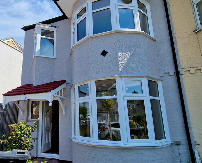 3 Bedroom Semi-Detached House To Rent In Brockenhurst Gardens, Ilford, IG1