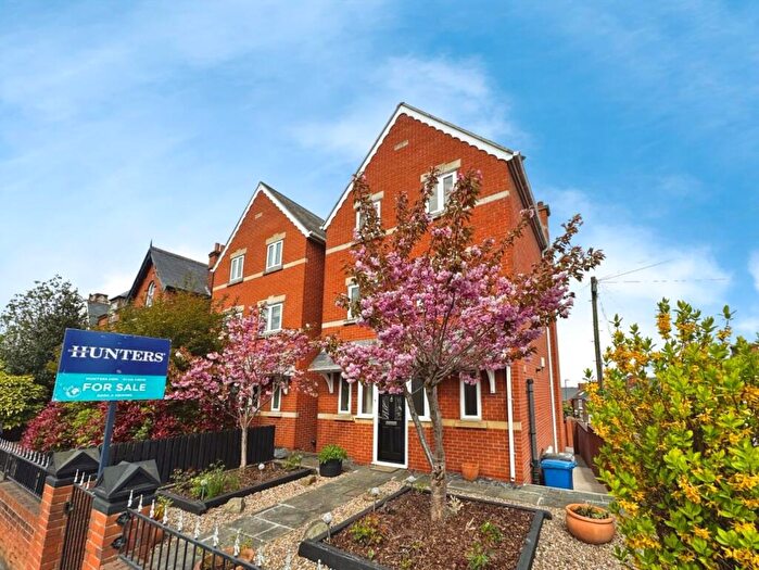 3 Bedroom Detached House For Sale In Newbold Road, Chesterfield, S41