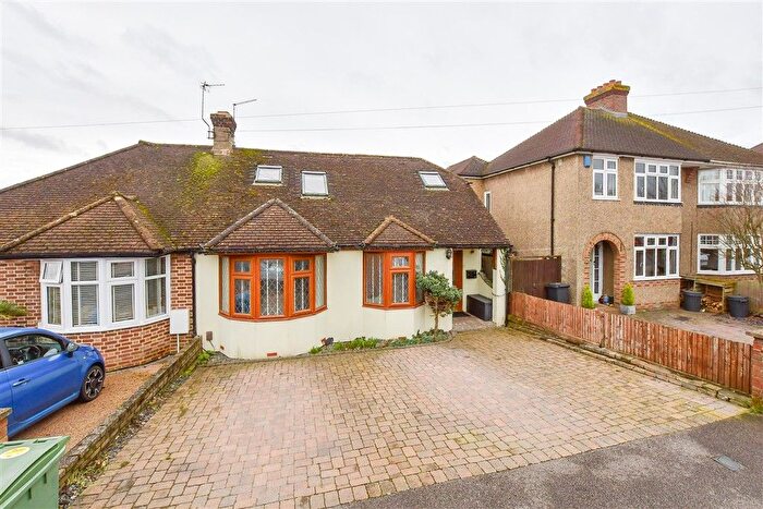4 Bedroom Chalet For Sale In Royston Road, Bearsted, Maidstone, Kent, ME15