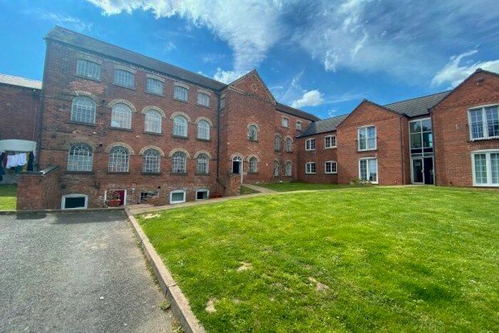 2 Bedroom Flat To Rent In The Grange, Redditch, B98