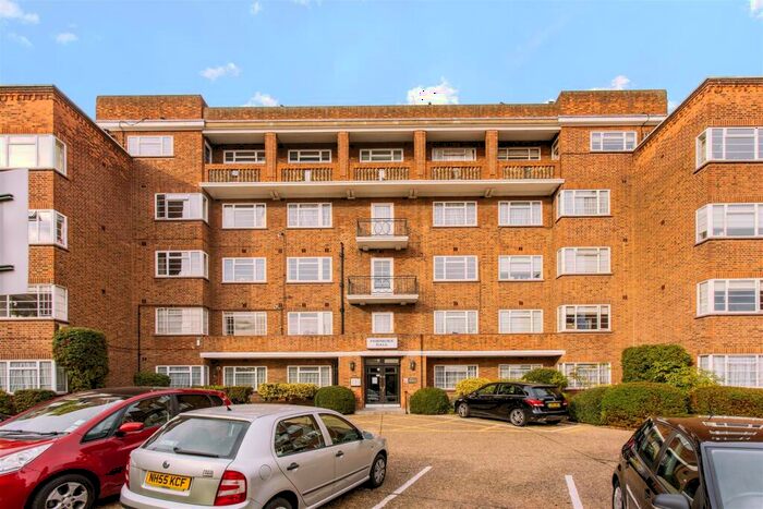 2 Bedroom Flat To Rent In Pembroke Hall, Hendon, NW4