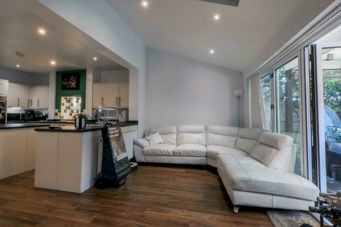 4 Bedroom Semi-Detached House To Rent In Church Lane, London, NW9