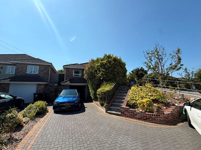 3 Bedroom Detached Bungalow For Sale In Walton Road, Walton-on-the-naze, CO14