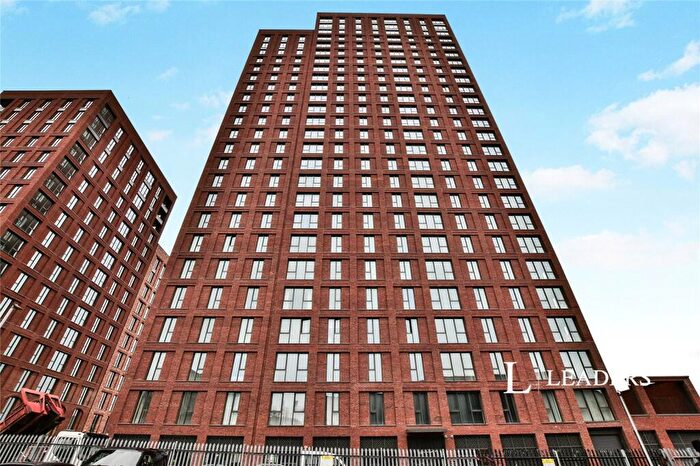 2 Bedroom House To Rent In Dutton Street, Manchester, M3