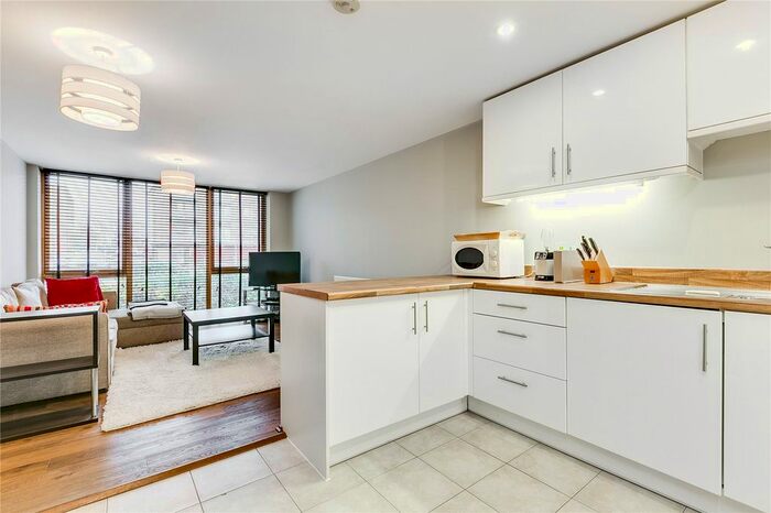 1 Bedroom Flat To Rent In Parison Close, Richmond, Surrey, TW9