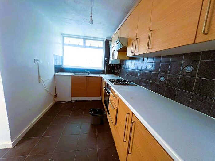 3 Bedroom Maisonette To Rent In Medway Close, Ilford, IG1